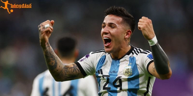 Enzo Fernandez tỏa sáng đánh bại Ai Cập